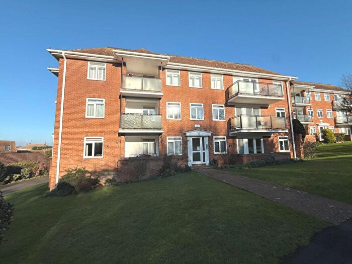 2 Bedroom Flat For Sale In Holland Road, Frinton-on-sea, CO13