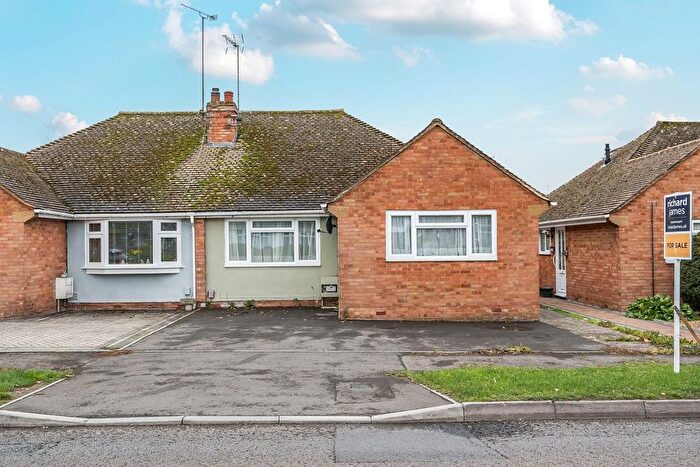 2 Bedroom Bungalow For Sale In Wharf Road, Wroughton, Swindon, SN4