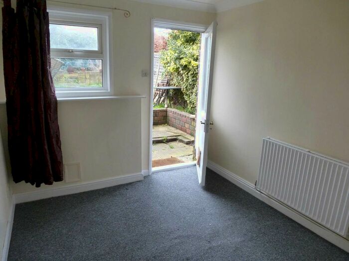 1 Bedroom Flat To Rent In Norwood Road, Reading, RG1