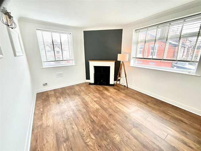 2 Bedroom Flat To Rent In Tennyson Avenue, Scarborough, YO12