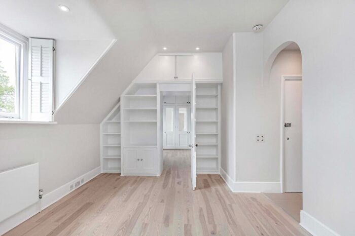 1 Bedroom Flat To Rent In Drayton Gardens, Chelsea, SW10