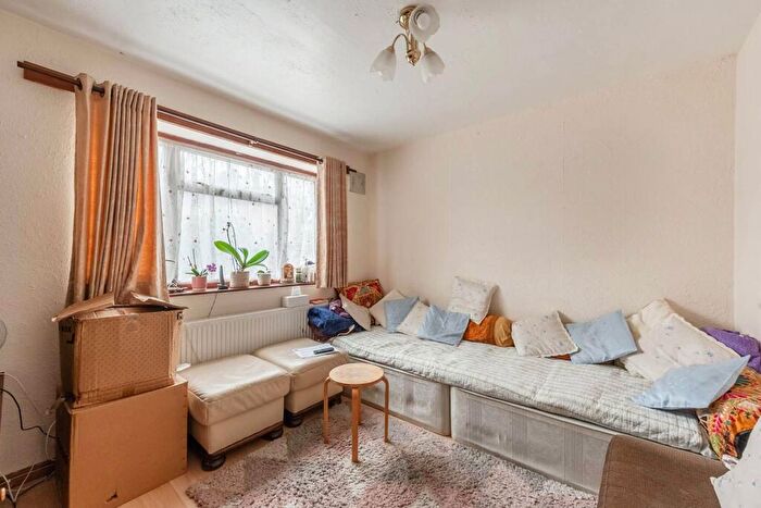 4 Bedroom Semi Detached House For Sale In Binyon Crescent, Stanmore, HA7