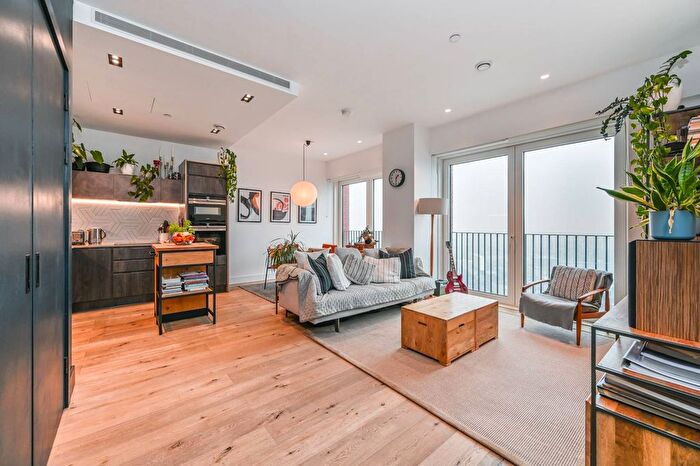 2 Bedroom Flat For Sale In Keybridge Tower, Exchange Gardens, Vauxhall, London, SW8