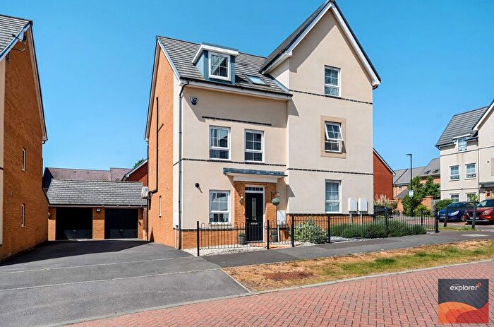 3 Bedroom Semi-Detached House For Sale In Fullbrook Drive, Chapel Gate, RG21