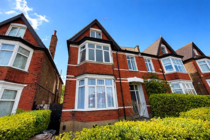 3 Bedroom Flat For Sale In Coopers Lane, London, SE12