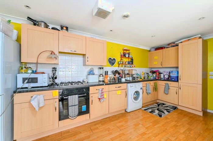 2 Bedroom Flat To Rent In Stamford Hill, Stamford Hill, London, N16