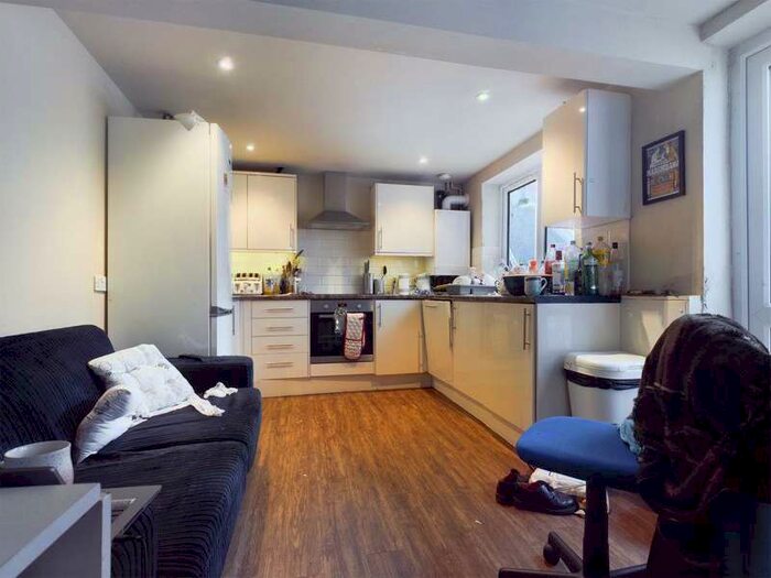 5 Bedroom House To Rent In Roedale Road, Brighton, BN1