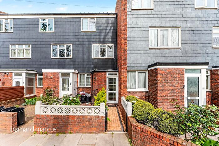 4 Bedroom Terraced House For Sale In Falcon Grove, London, SW11