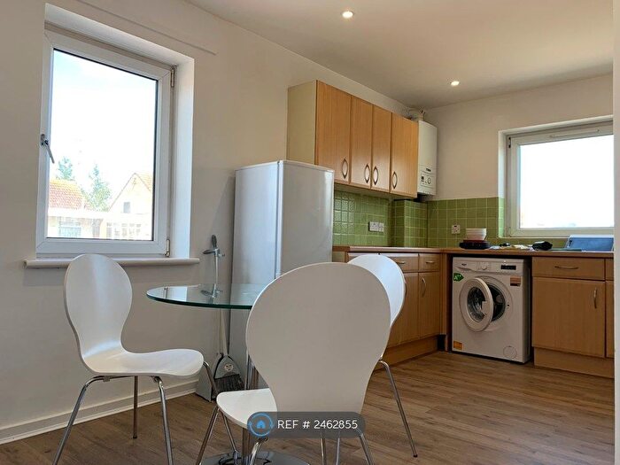 2 Bedroom Flat To Rent In Clifton Road, London, E16