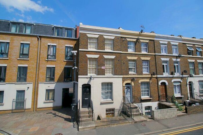 1 Bedroom Flat To Rent In High Street, Rochester, ME1