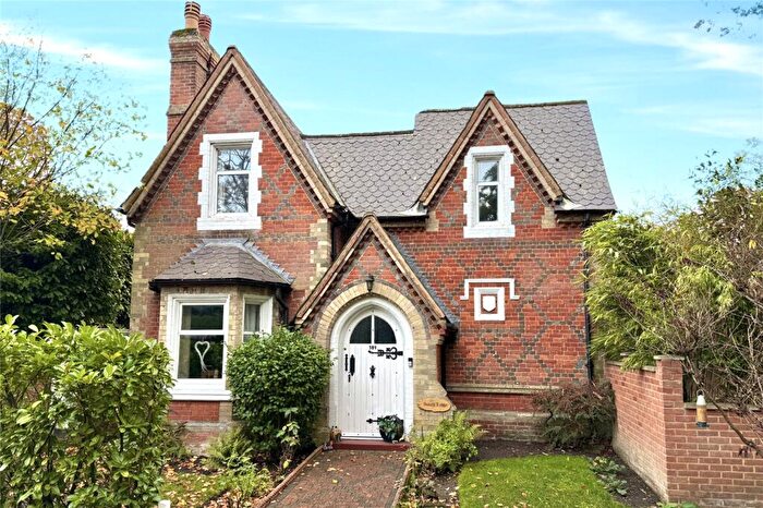 3 Bedroom Detached House For Sale In Farnborough Road, Farnborough, Hampshire, GU14