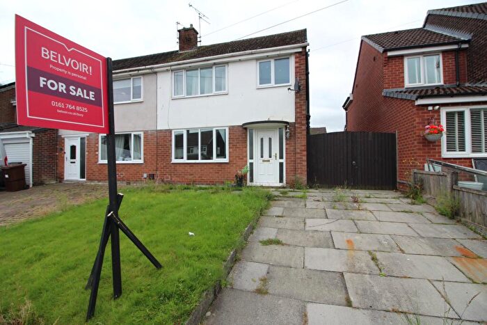 3 Bedroom Semi-Detached House For Sale In Fieldhead Avenue, Bury, BL8