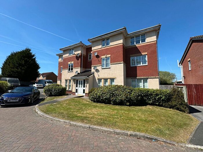 2 Bedroom Flat To Rent In Lawndale Close, Radcliffe, M26