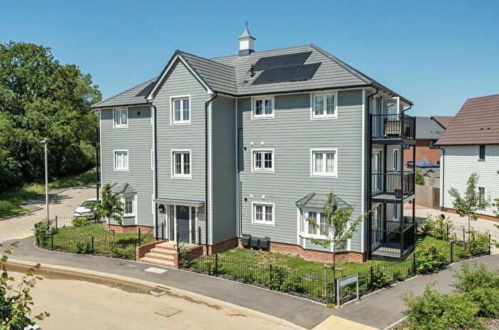 1 Bedroom Flat For Sale In Barns Road, Finchwood Park, Wokingham, Berkshire, RG40