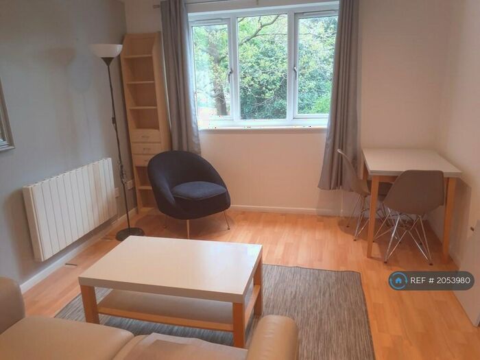 1 Bedroom Flat To Rent In Morton Court, London, N14
