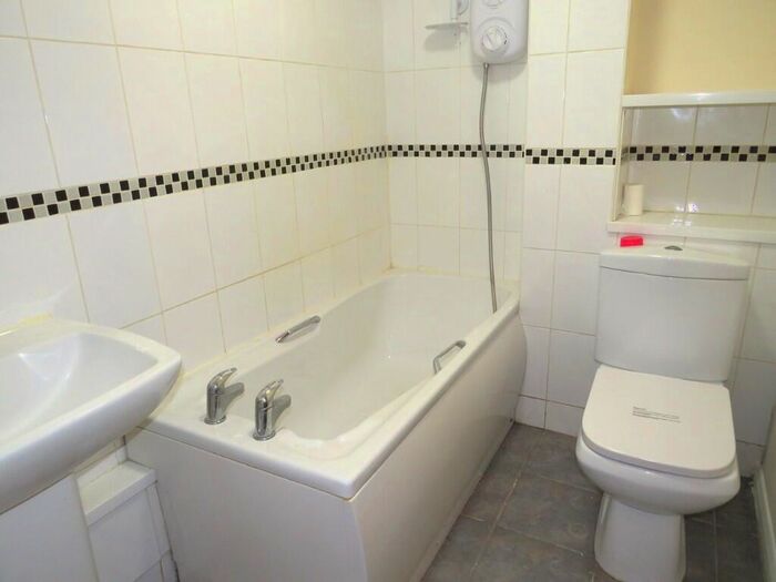 1 Bedroom Flat To Rent In Whitehall Lane, Grays, Essex, RM17