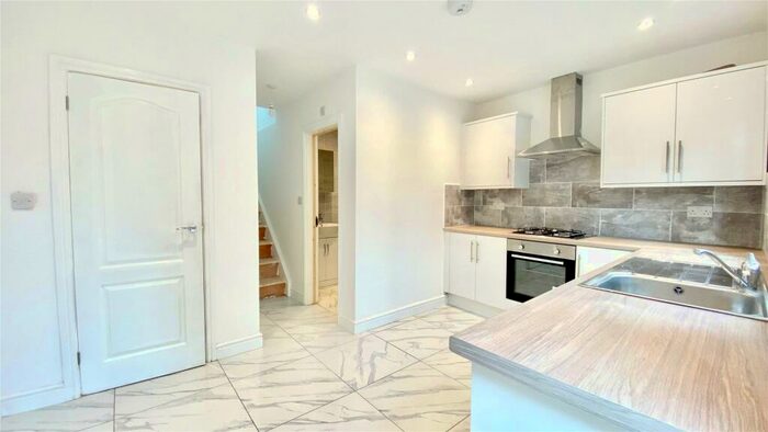 2 Bedroom Maisonette To Rent In Wokingham Road, Reading, Berkshire, RG6