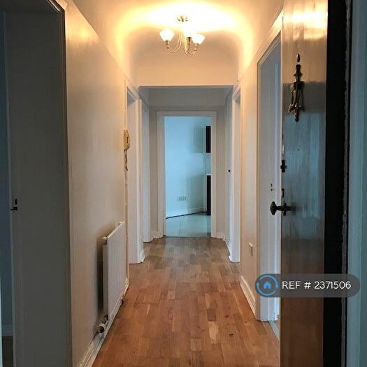 3 Bedroom Flat To Rent In St. George Court, Birmingham, B15