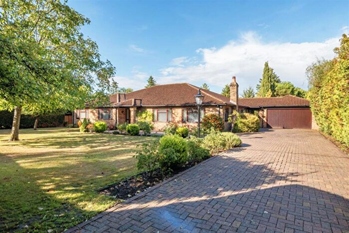 4 Bedroom Detached Bungalow For Sale In Park Lane Finchampstead, Berkshire, RG40