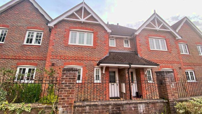 3 Bedroom Terraced House To Rent In Dalley Way, Liss, Hampshire, GU33