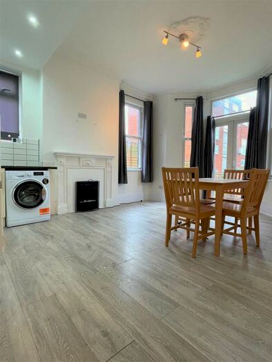 1 Bedroom Flat To Rent In Hyde House, Crescent Rise, Luton, LU2