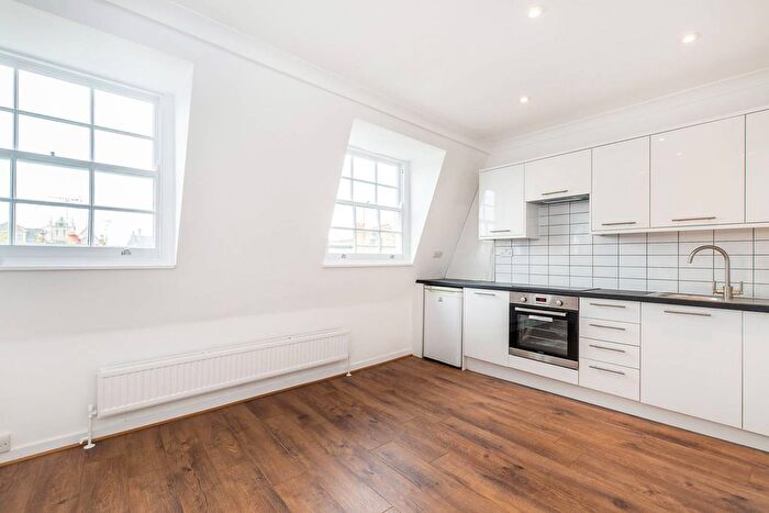 2 Bedroom Flat To Rent In Chepstow Road, Westbourne Grove, London, W2
