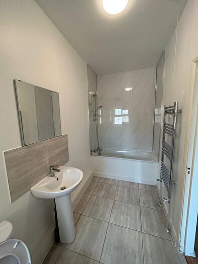 2 Bedroom Flat To Rent In Quaker Street, London, E1