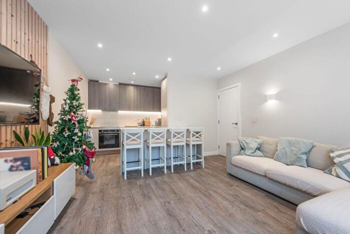 2 Bedroom Flat For Sale In High Street, High Barnet, Barnet, EN5
