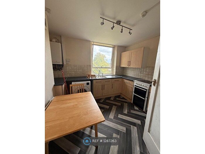 1 Bedroom Flat To Rent In Keighley Road, Bradford, BD8