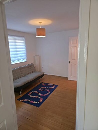 1 Bedroom Flat To Rent In Oakhill Road, RM19