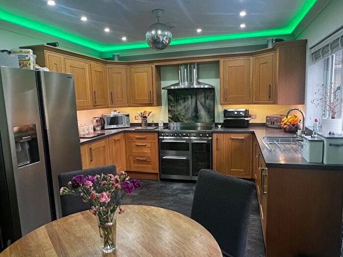 4 Bedroom Semi-detached House To Rent In Southfield Avenue, Kingswood, BS15