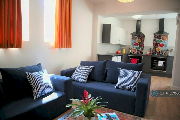 13 Bedroom Detached House To Rent In Gainsborough Road, Liverpool, L15