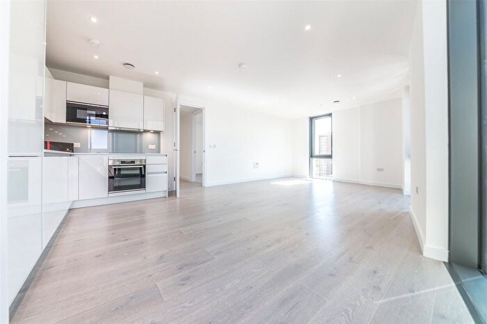 2 Bedroom Flat To Rent In City North Place, London, N4