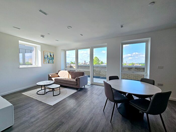 1 Bedroom Flat To Rent In Murchison Gardens, Nottinghill, W10