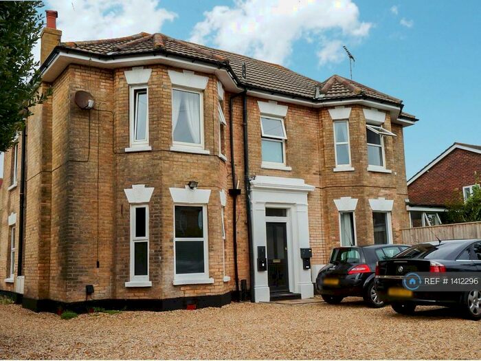2 Bedroom Maisonette To Rent In Twynham Road, Bournemouth, BH6