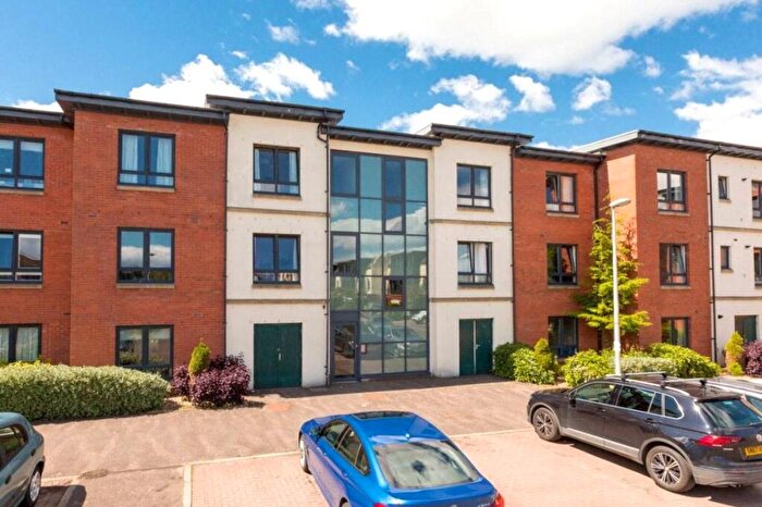 2 Bedroom Flat To Rent In New Mart Square, Edinburgh, EH14