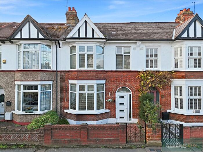 3 Bedroom Terraced House For Sale In Waverley Road, South Woodford, E18