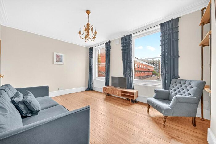 3 Bedroom Flat To Rent In East Street, Walworth, SE17