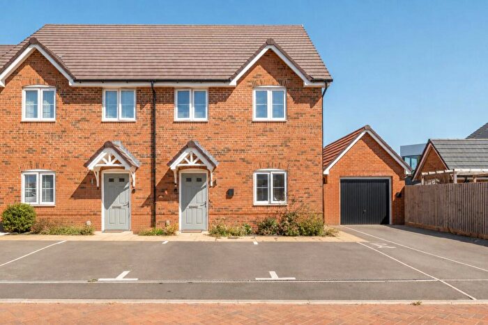 3 Bedroom Semi-Detached House For Sale In Nethermost Pike, Didcot, Oxfordshire, OX11