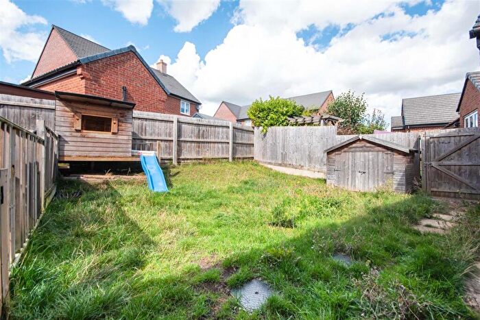 2 Bedroom Semi-Detached Bungalow For Sale In Harvest Road, Market Harborough, LE16