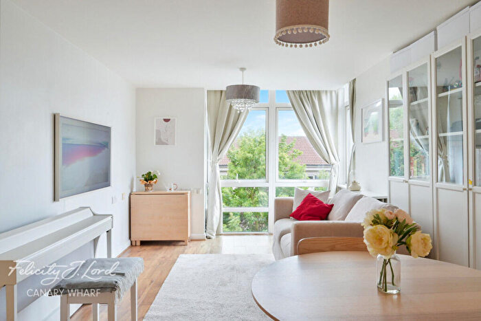 2 Bedroom Flat For Sale In Fairlead House, Cassilis Road, London, E14
