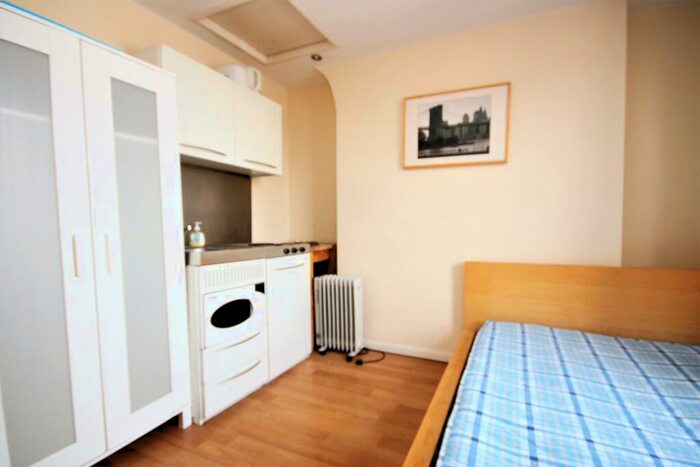 Flat To Rent In Flat Ro, Nd Rear Flat, Islington, OM2