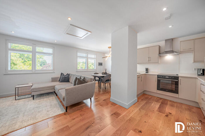 2 Bedroom Apartment For Sale In Hendon Way, London, NW2