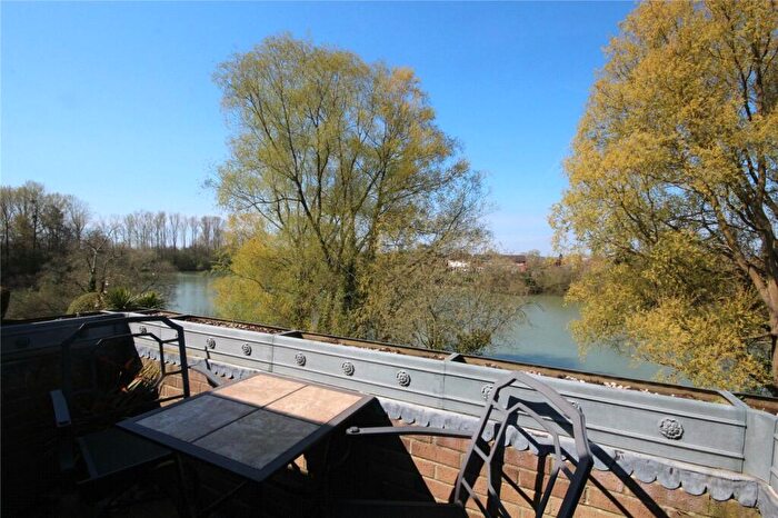 3 Bedroom Apartment For Sale In Watership Drive, Ringwood, BH24