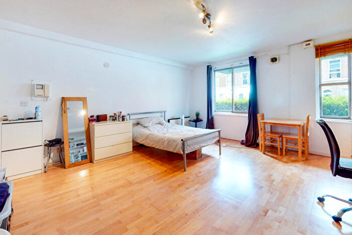 Apartment To Rent In Oakley Square, Camden, London, NW1