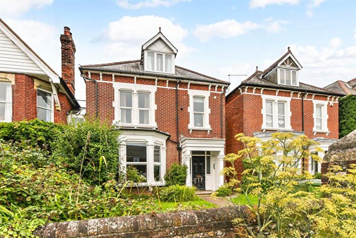 1 Bedroom Flat For Sale In Station Road, Petersfield, GU32