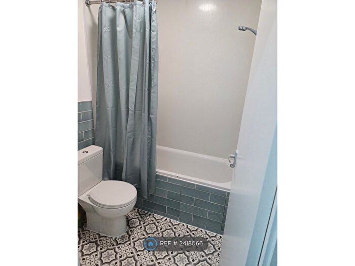 2 Bedroom Flat To Rent In Markhouse Road, London, E17