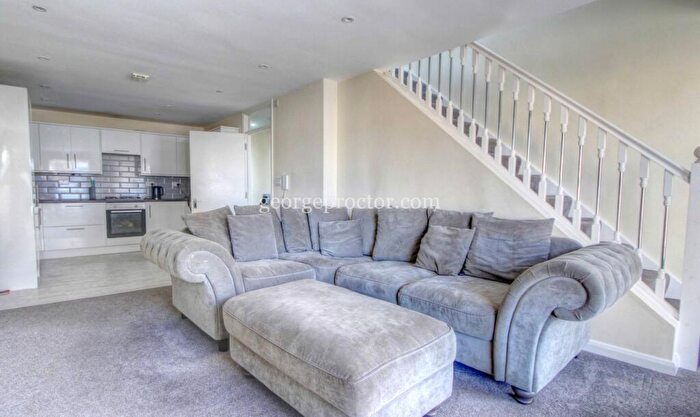 2 Bedroom Apartment To Rent In Chatterton Road, Bromley, BR2