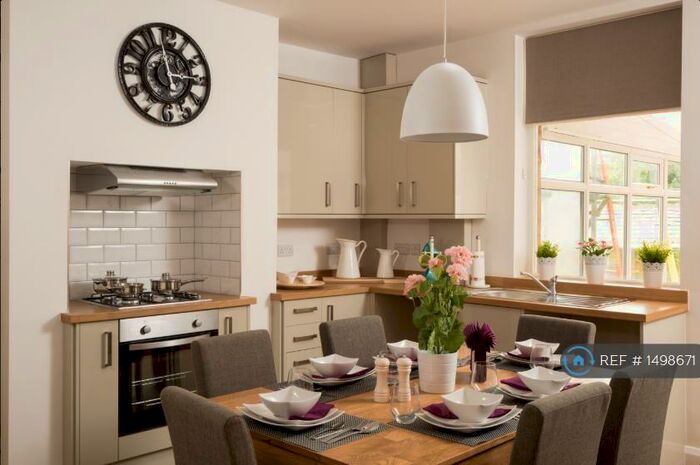 4 Bedroom Terraced House To Rent In Low Lane, Leeds, LS18