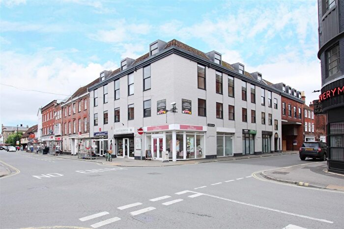 2 Bedroom Flat To Rent In Chipper Lane, Salisbury, SP1